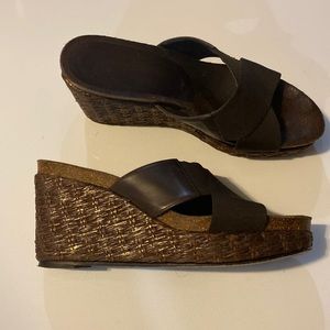 Donald Pliner Size 6 Slip on wedges